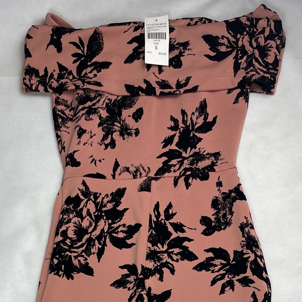 𝐄𝐕𝐄𝐑𝐘𝐓𝐇𝐈𝐍𝐆 𝐈𝐒 𝐑𝐎𝐒𝐄𝐘 𝐉𝐔𝐌𝐏𝐒𝐔𝐈𝐓